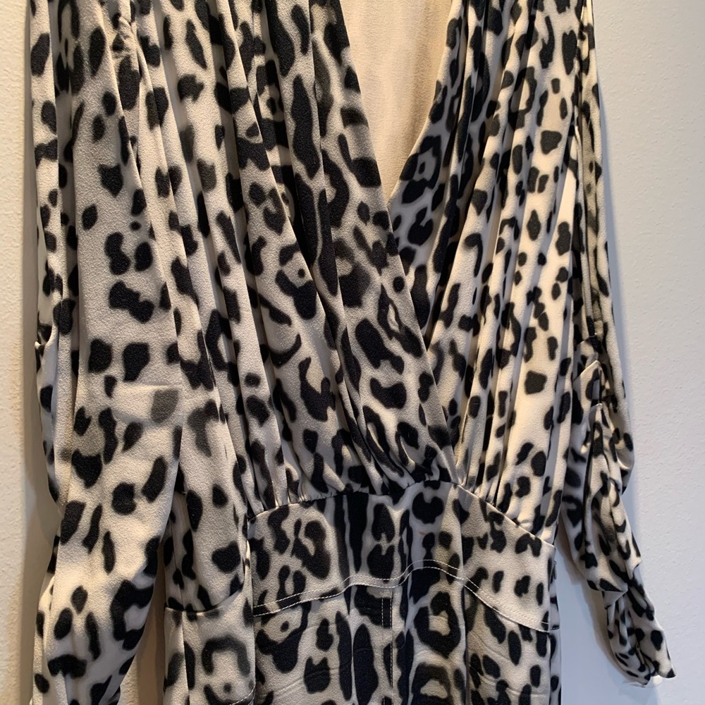 π
Tom Ford Leopard Dress π
- Picture 3 of 8